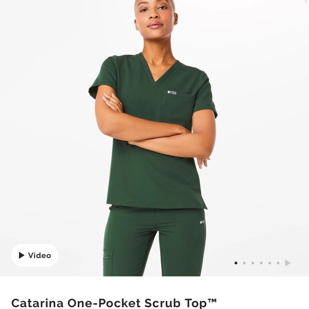 FIGS Women's British racing green Catarina one pocket scrub top. Xs